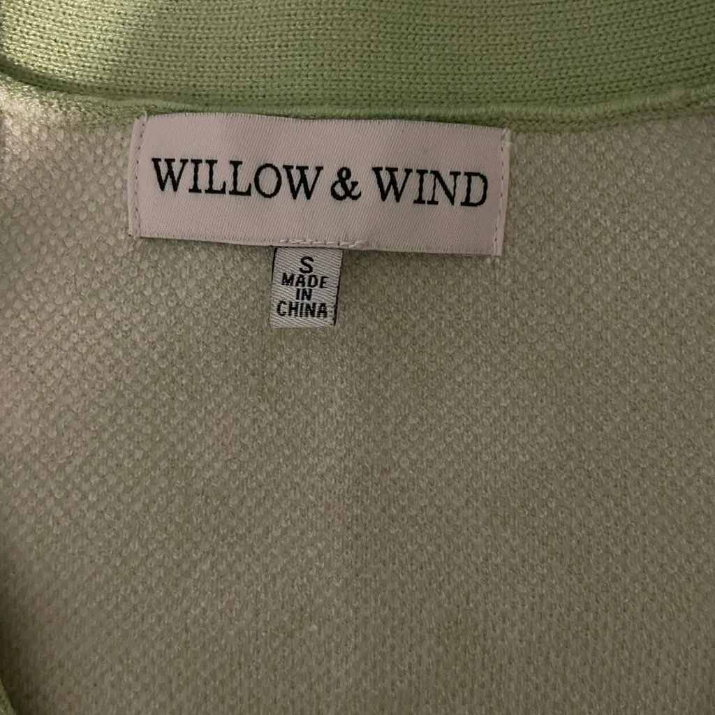 Willow & Wind Cropped Daisy Green Buttoned V - Image 6