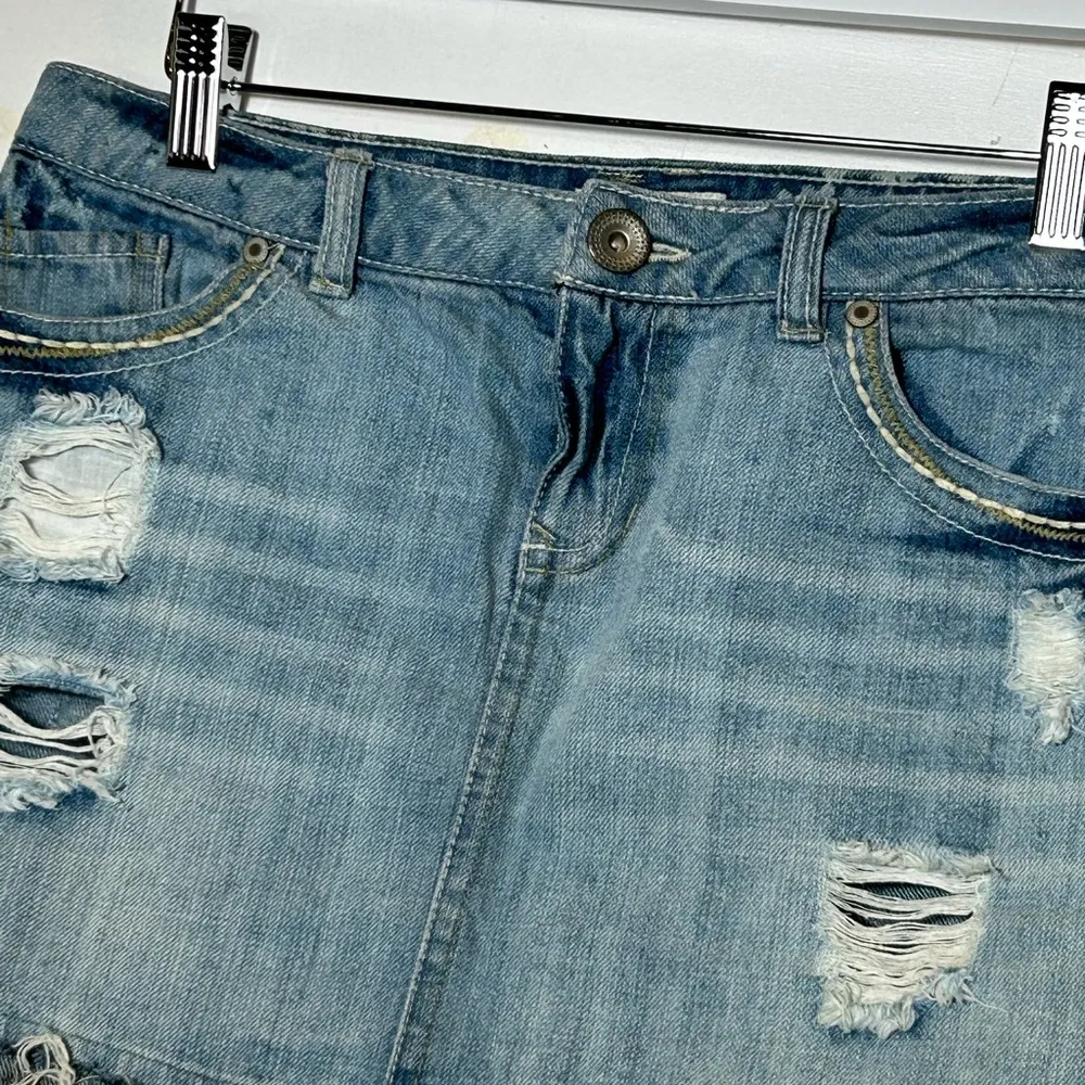 Mudd Women's Mini Jean Denim Skirt Size 7 - Image 3