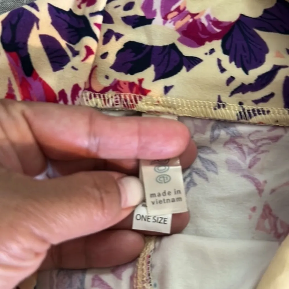 Lularoe Cream Pink Purple Floral Leggings One Size EUC #6733 - Image 3