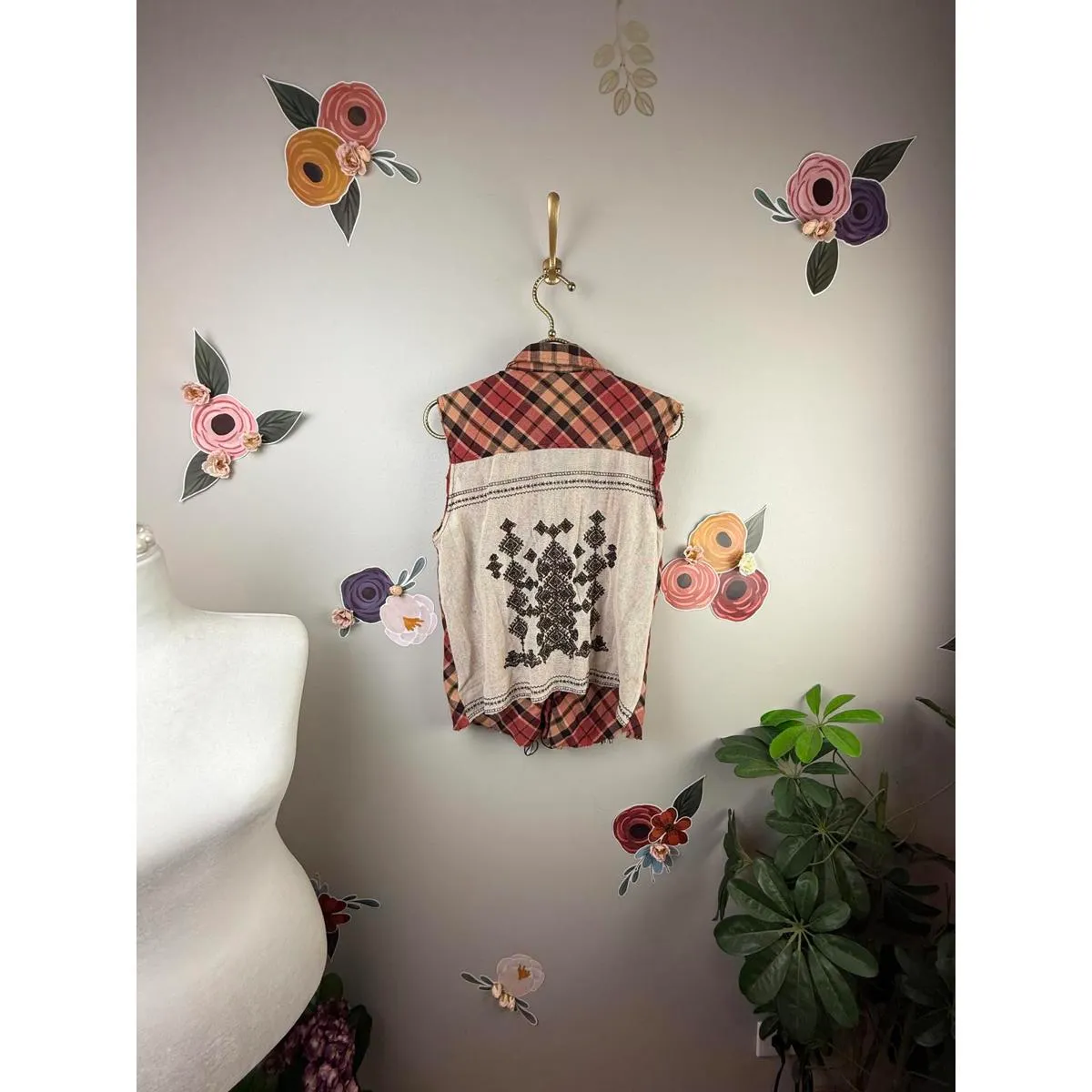 Gilly Hicks Red Plaid Embroidered Beaded Cut-off Shirt - Size - Small - Image 3