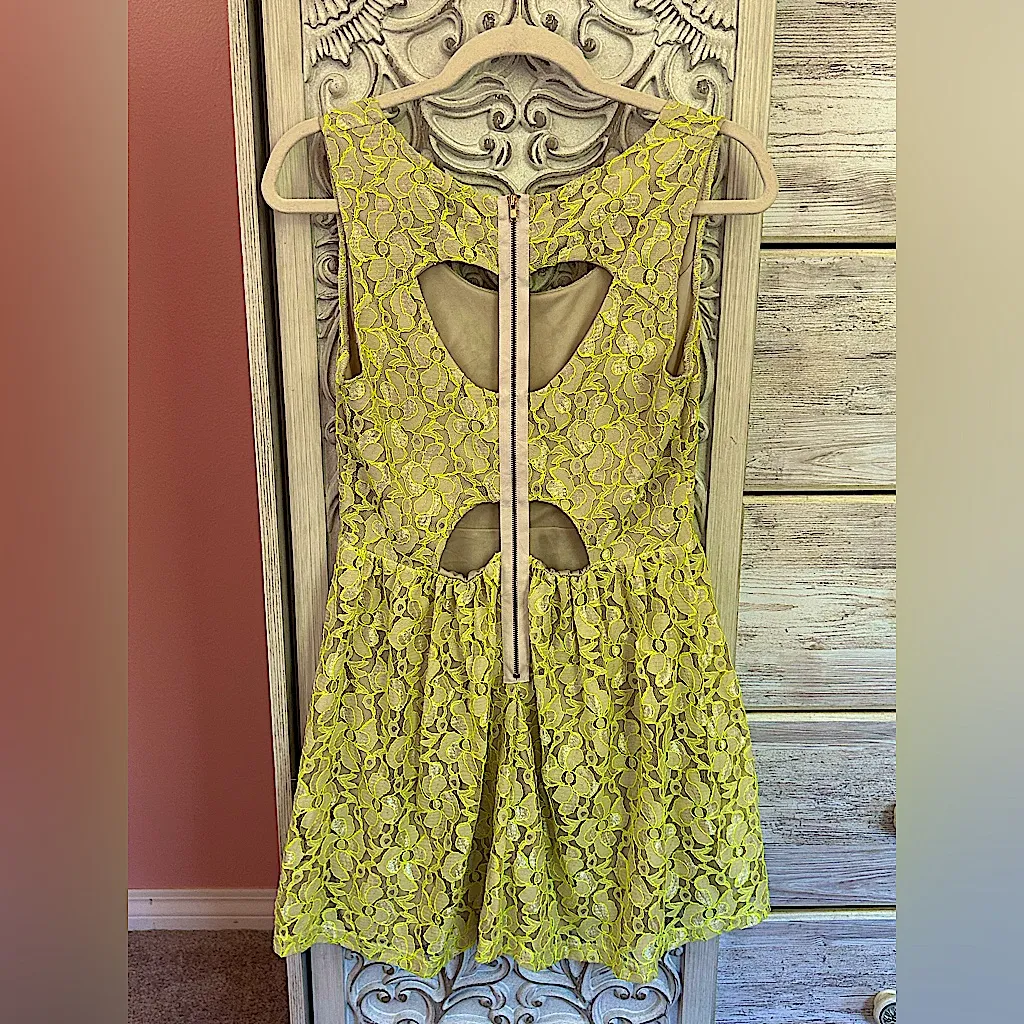 Vintage Wet Seal Y2K bold neon yellow lace dress heart shape back cutout size L - Image 4