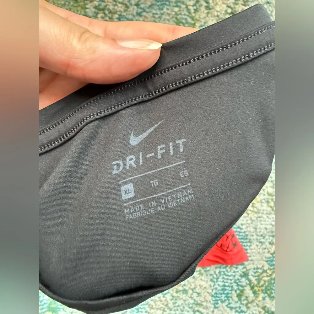 Nike DriFit mesh logo cropped coral active short sleeve top, size XL - Image 4