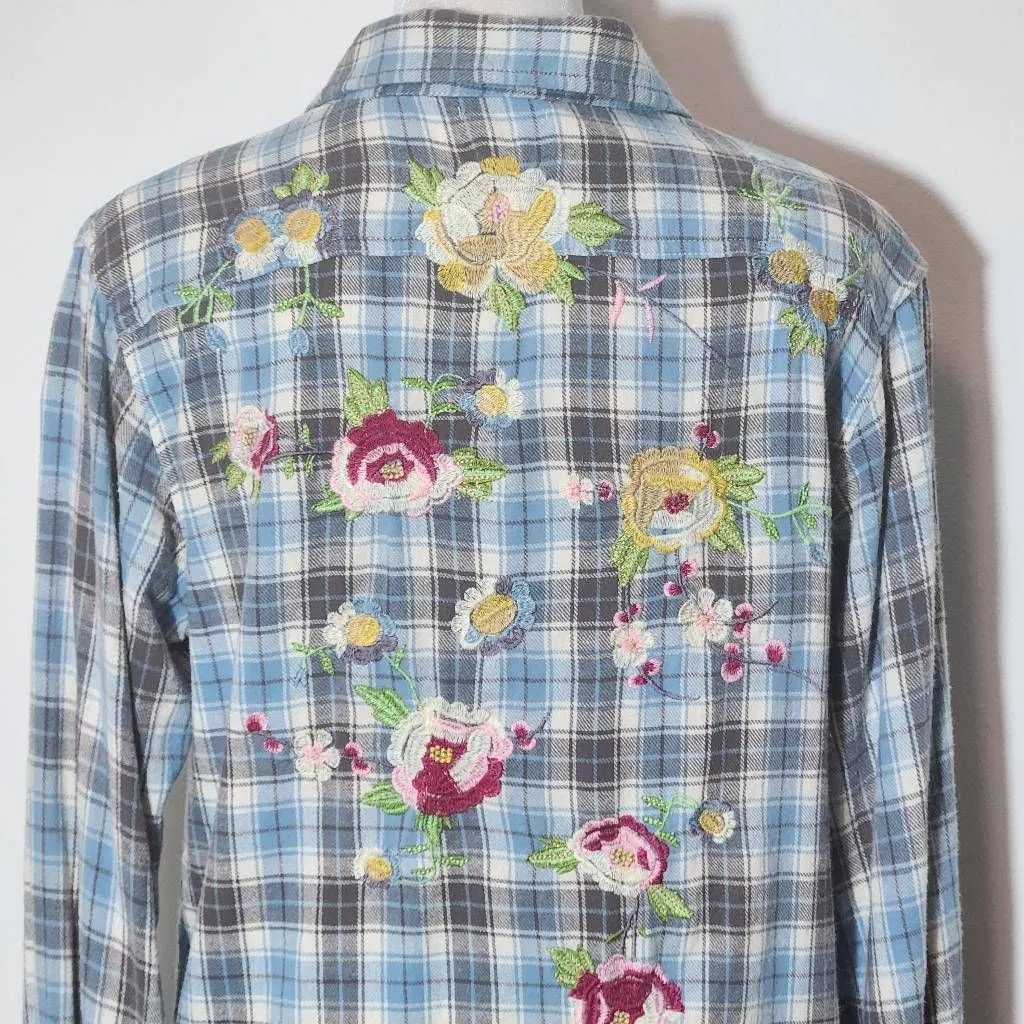 MM Vintage Gray and Blue Plaid Flannel Shirt with Embroidered Detail Size Medium - Image 6