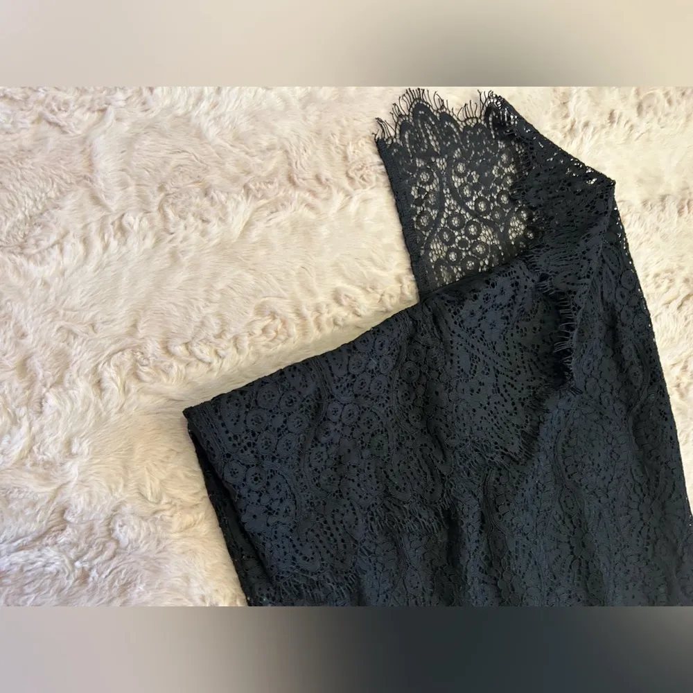 Size 6 •  Dress - Image 10