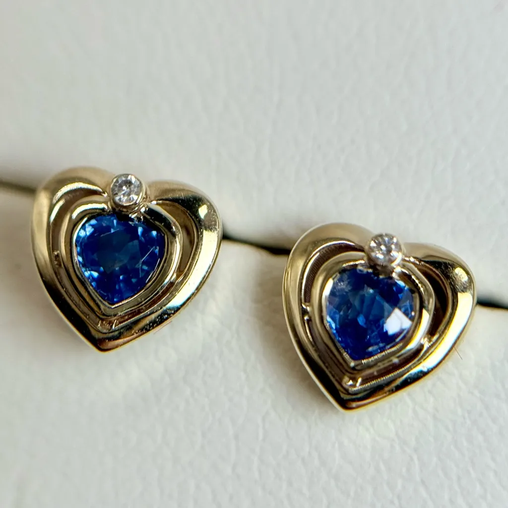 NWOT 9K Yellow Gold Heart 0.315ct Sapphire with 0.01ct Diamond Earrings,Stud - Image 4
