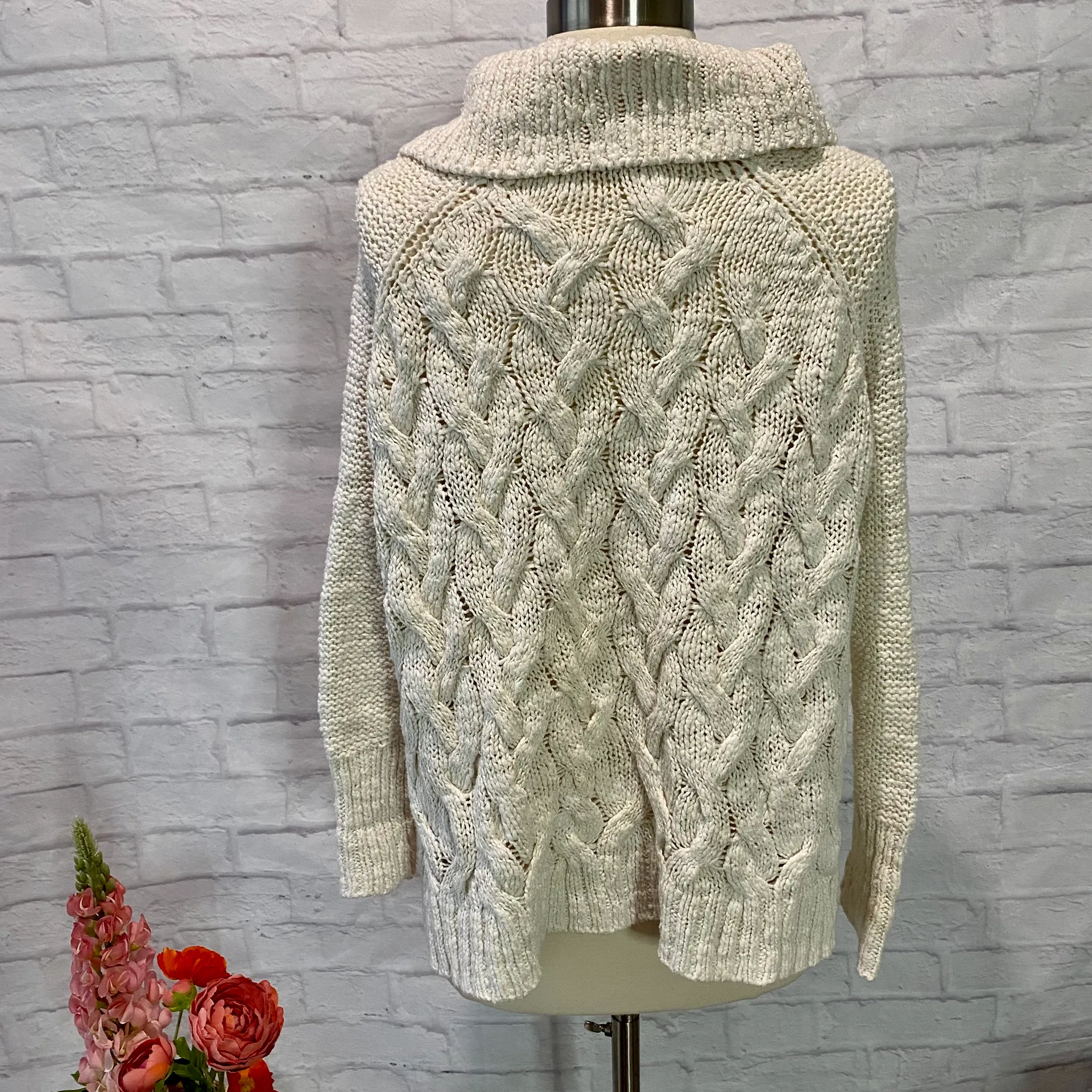 Ivory Knit Sweater - Image 4