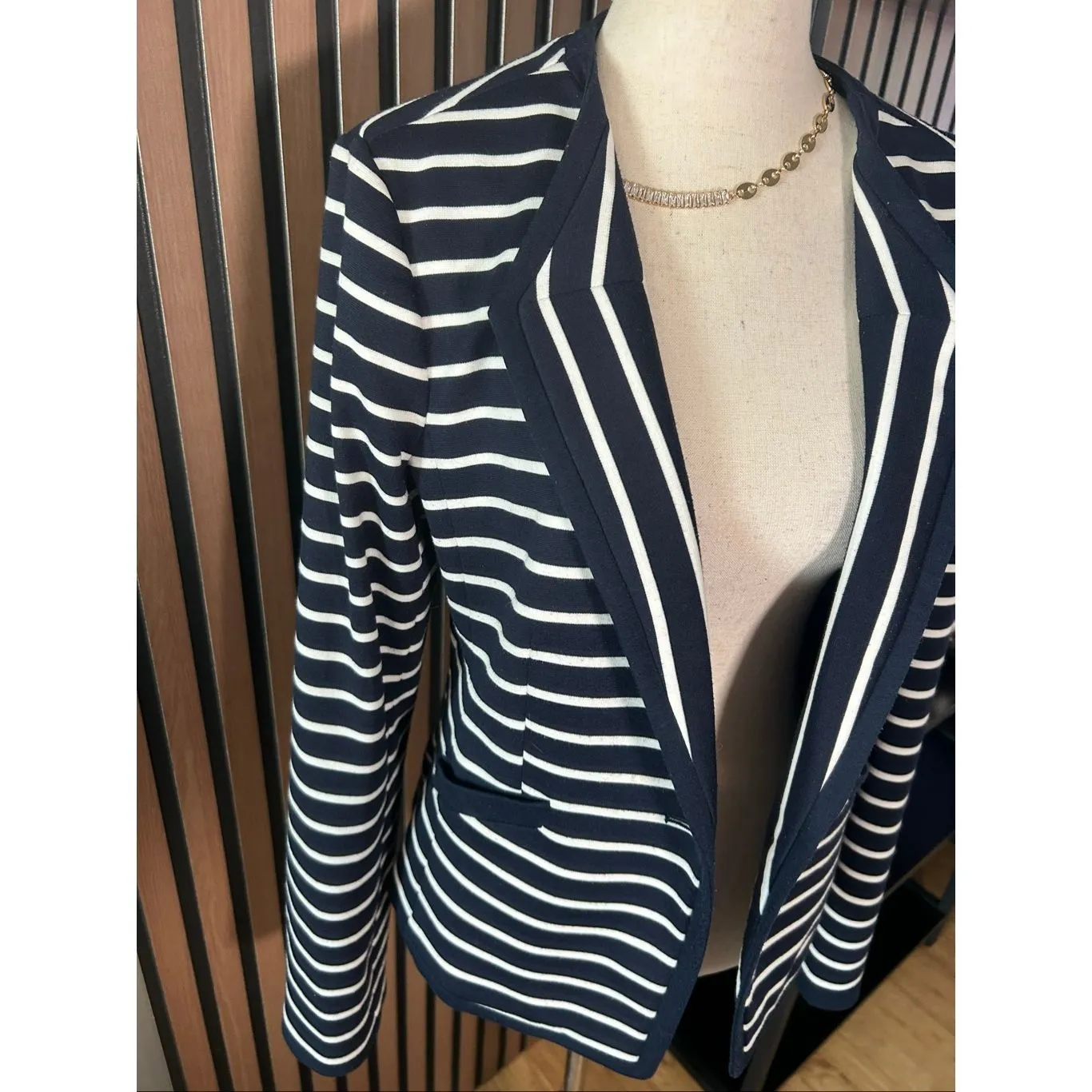The limited stripped blue blazer stretchy size L work attire - Image 2