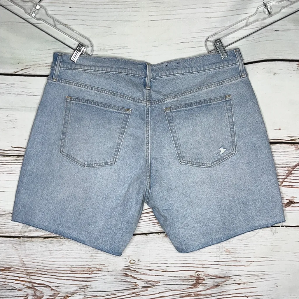 Gap NWT Sz 34/18R Light Blue Denim High Rise Distressed Cheeky Midi Jean Shorts - Image 2