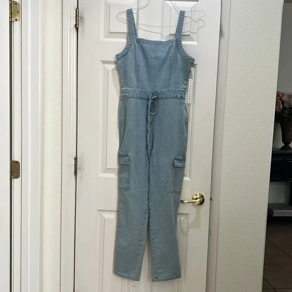 NWT- Tinseltown Juniors belted Denim Jumpsuit light wash, Size Medium - Image 2