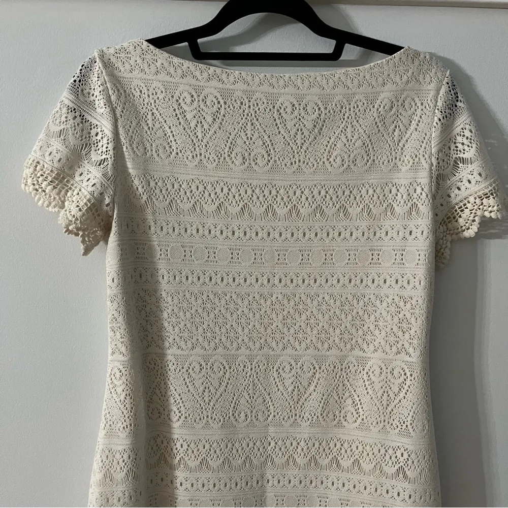 London Times Cream Colored Sheath Dress with Flutter Sleeves- Size 4 - Image 11