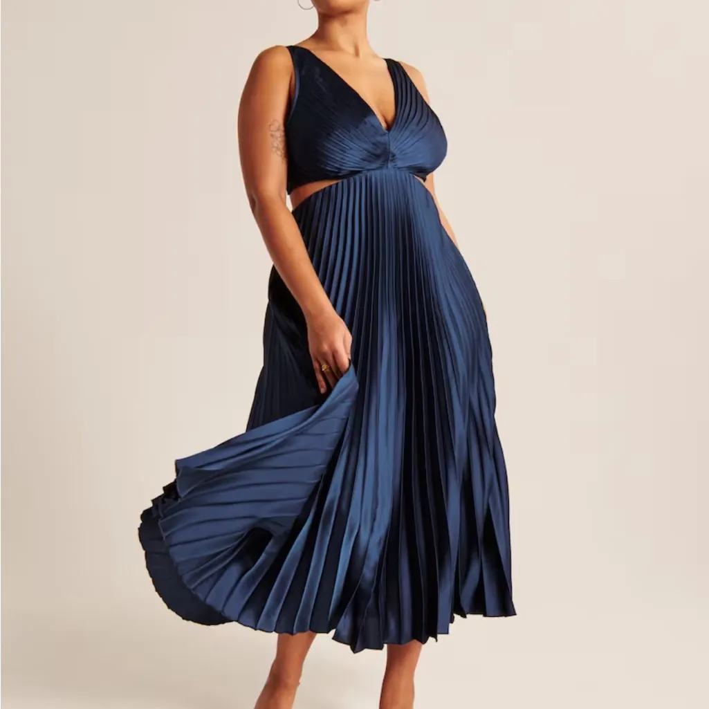 Abercrombie & Fitch Gisell Pleated Cut-Out Maxi Dress Blue Size S NWOT - Image 2