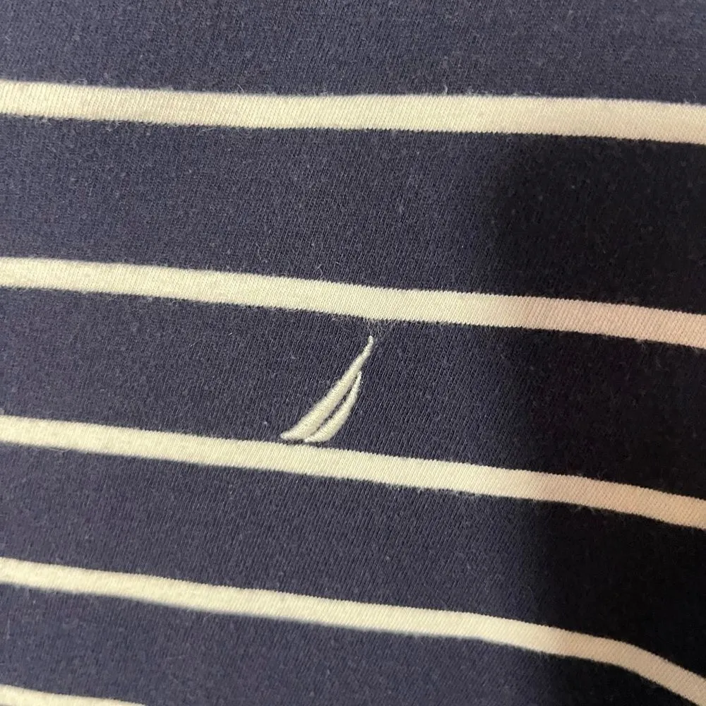 Nautica navy and white strip top SIZE MEDIUM BUTTON DETAIL - Image 3