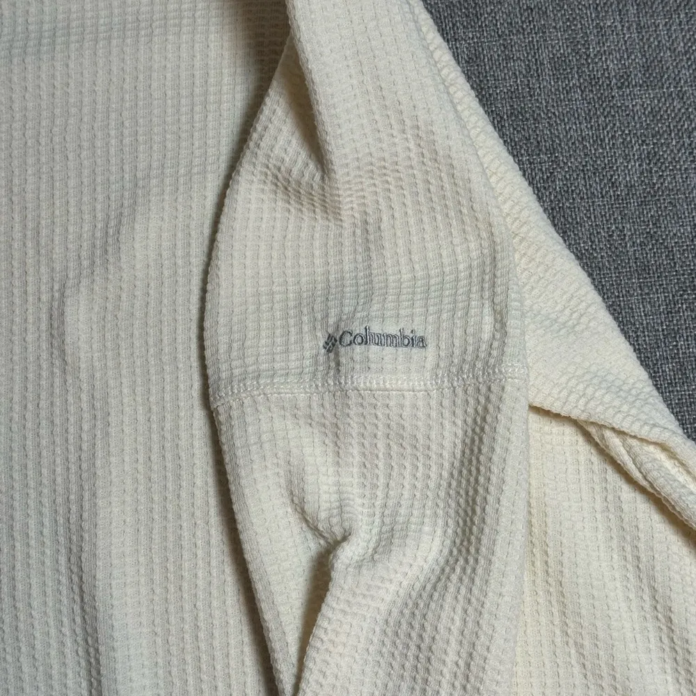 Columbia White Waffle Knit Long Sleeve Shirt L - Image 3
