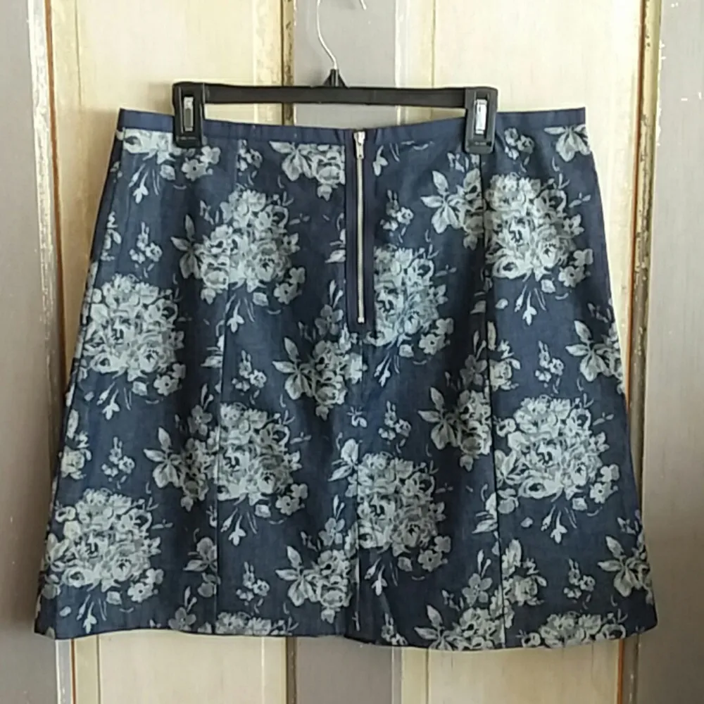 Gap Floral Denim Skirt - Image 3