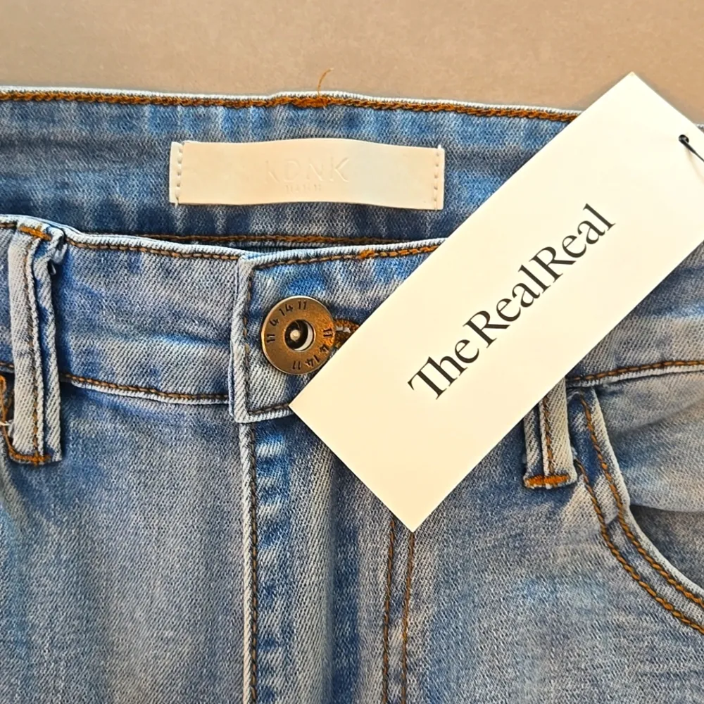 KDNK Distressed Light Wash Skinny Jeans Blue Size 31 - Image 7