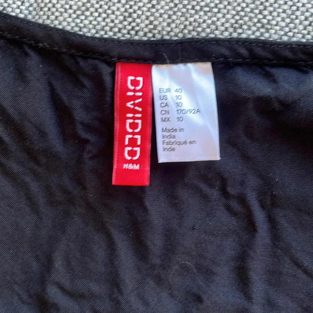 Cropped black scallop hem tank top - Image 3