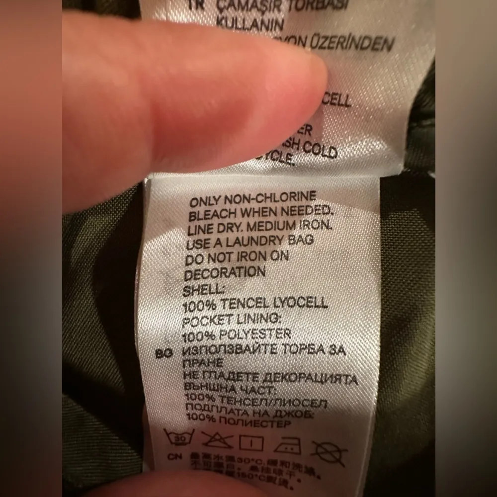 EUC H&M green military shorts with stones embellishment on pockets Sz 6 - Image 10