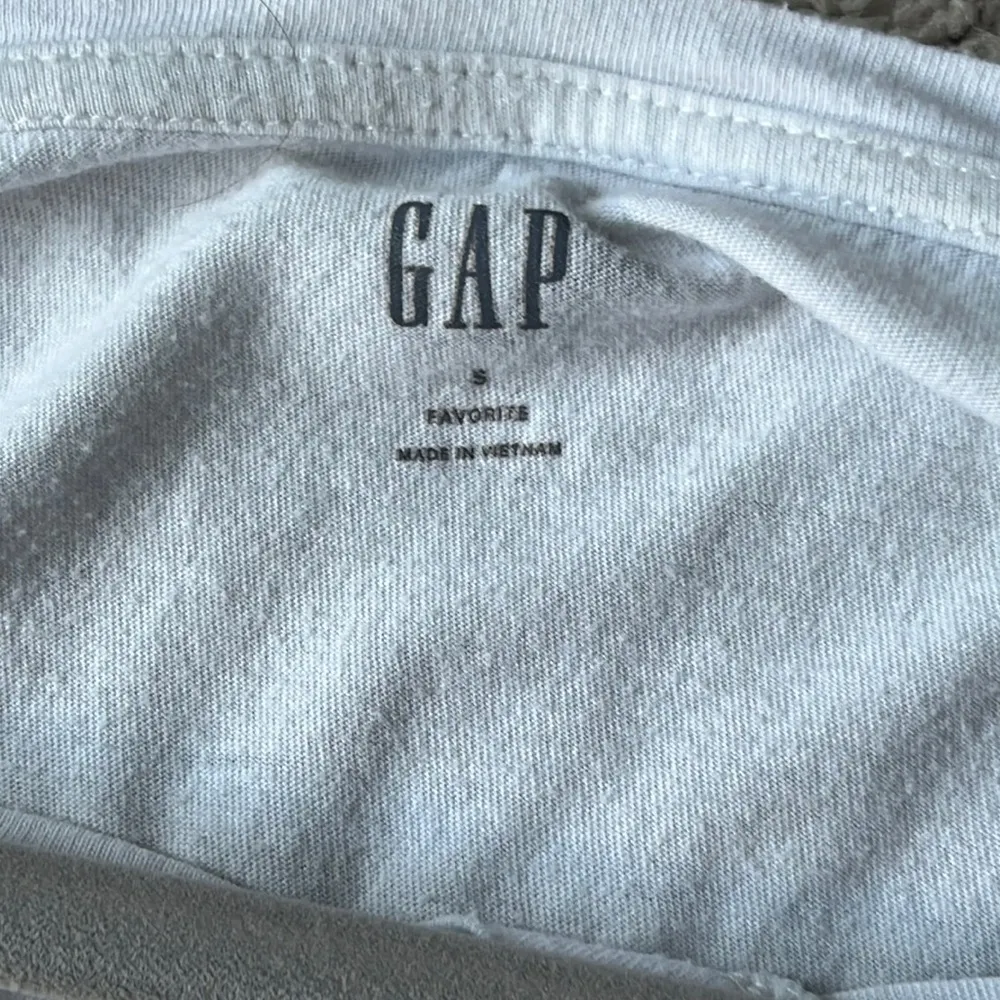 💚Gap Feather T-Shirt - Image 2