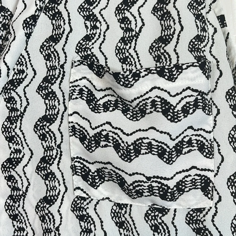 LUSH Black White Print Loose Blouse Tunic Sleeveless Blouse Size Small EUC #7897 - Image 5