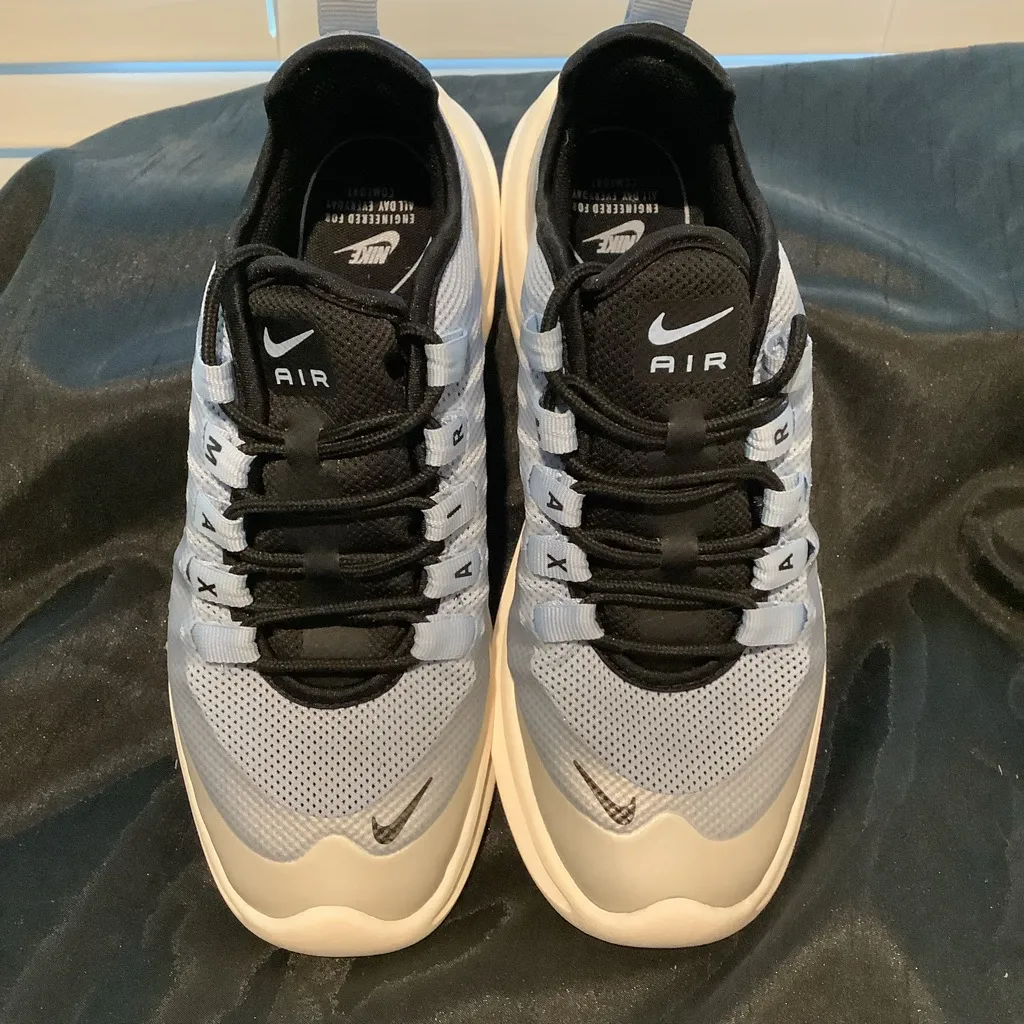 Nike Air Max Women’s Light Blue and Black Athletic Shoes EUC - Image 3