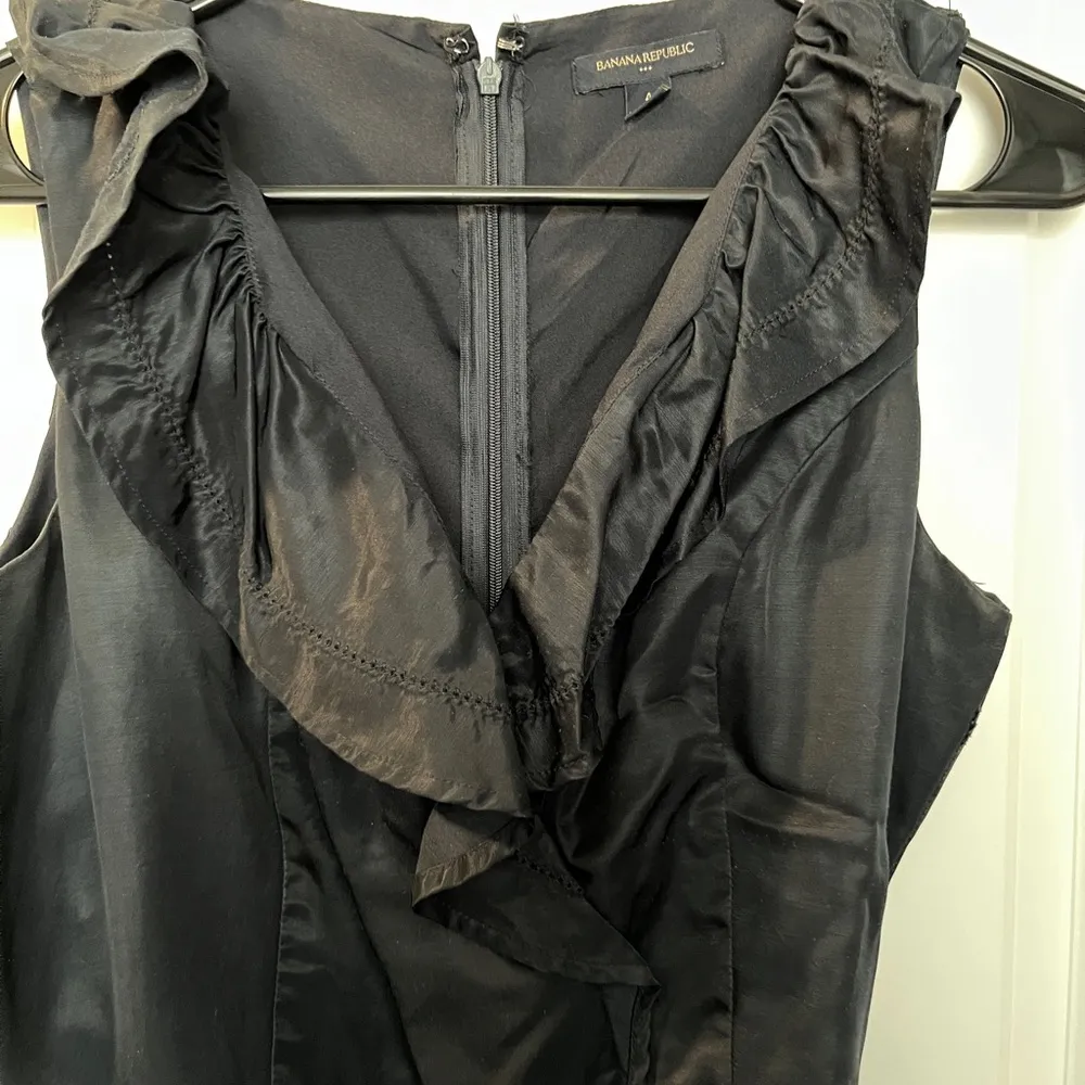 Women’s Black Banana Republic Dress with matching belt and pockets Size: 4 - Image 3