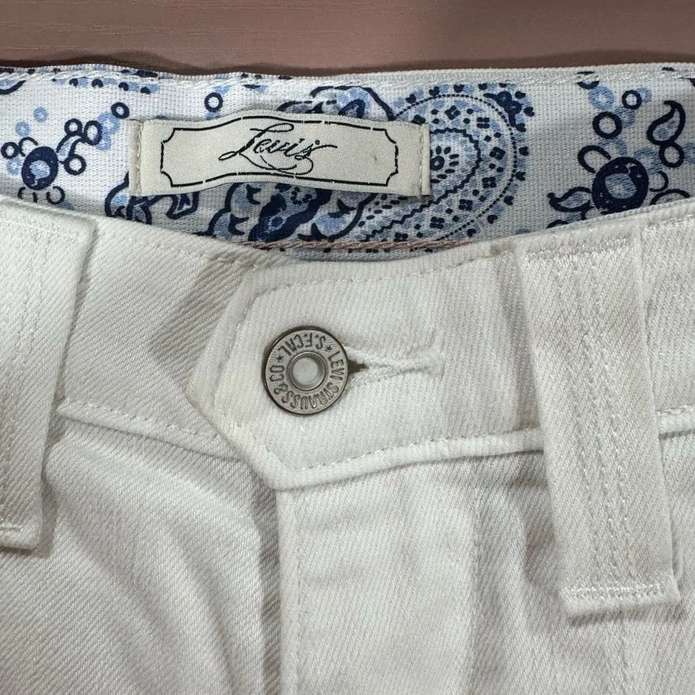 Levi's Women's White Faux Flap Front Pocket Crop Jeans Size 4 - Image 6