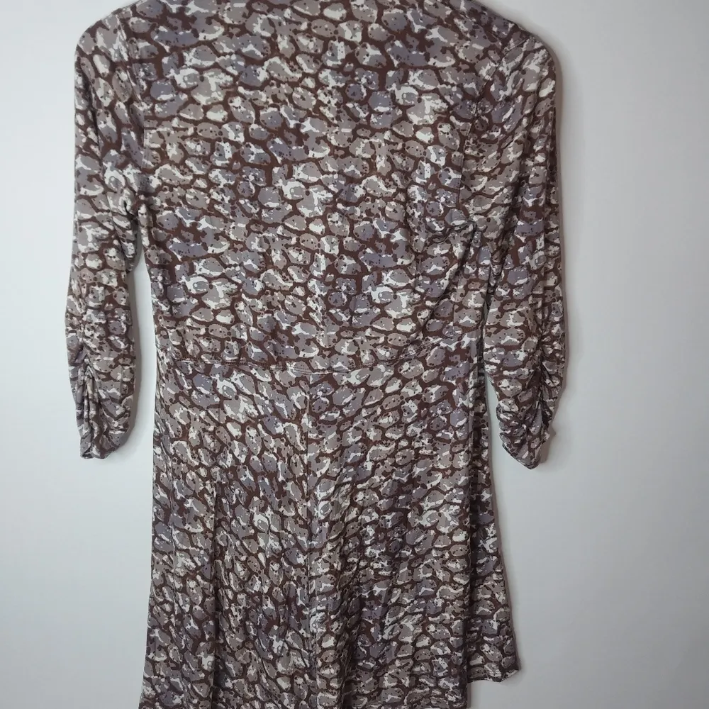 CAbi  XS Taupe Reptile Tie Front Tank Jacket Set Top - Image 3