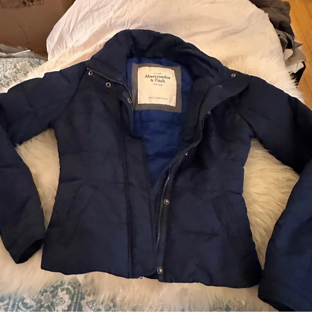 Navy Abercrombie Mini Puffer Jacket Sz Small - Image 3