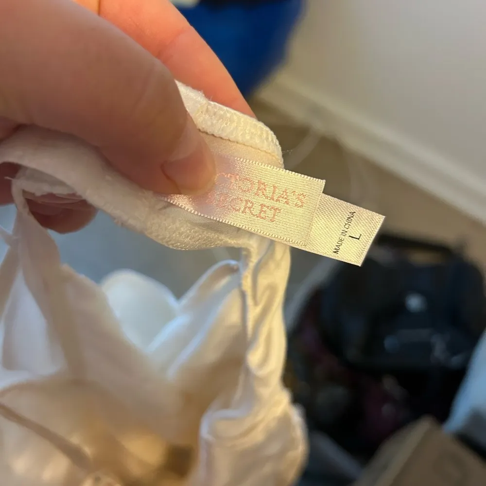 VICTORIAS SECRET SILK BEADED TOP - Image 4