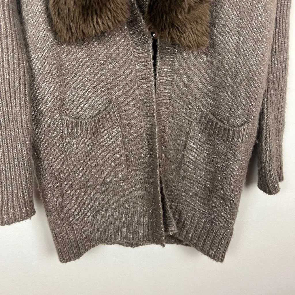 Romeo + Juliet Couture Cardigan Sweater Womens Medium Brown Faux Fur Dolman Knit - Image 4