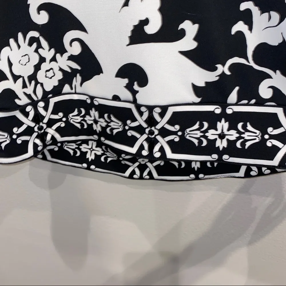 WHBM Black & White Embellished beaded floral high neck halter top XS Petite - Image 3