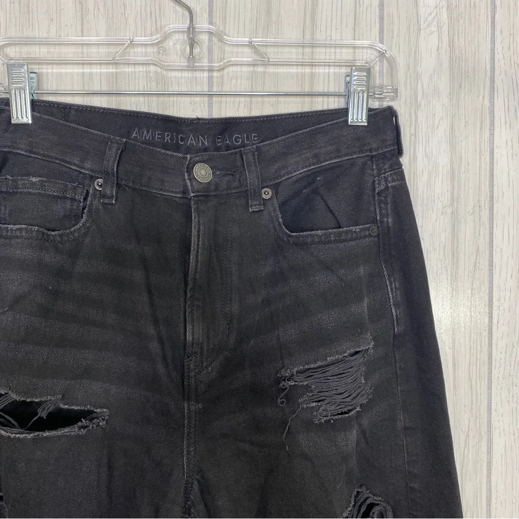 American Eagle Black Distressed Relaxed Mom Jean size 4 - Image 7