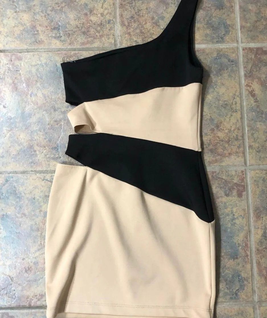 Black and Nude Cutout Bodycon Dress - Image 3