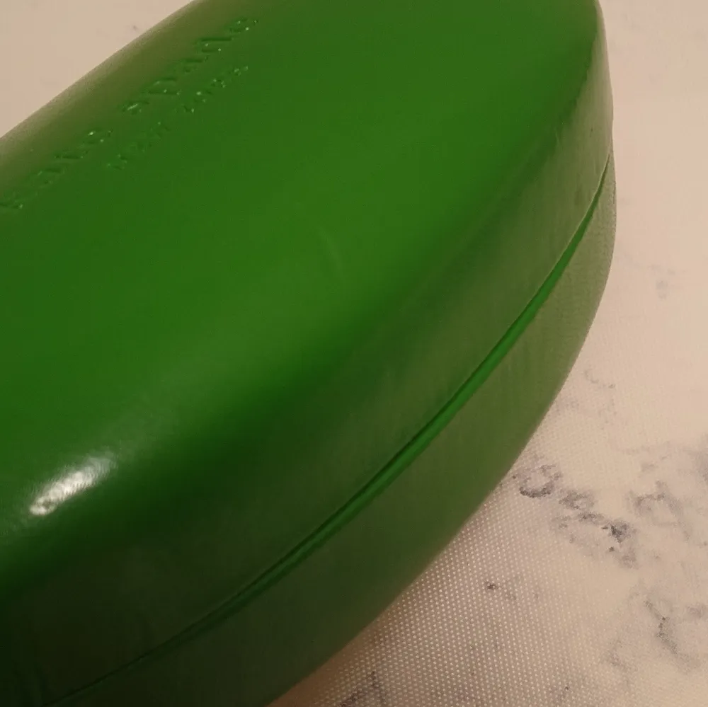Apple Green Kate Spade Domed Sunglasses Case With Cloth - Image 4