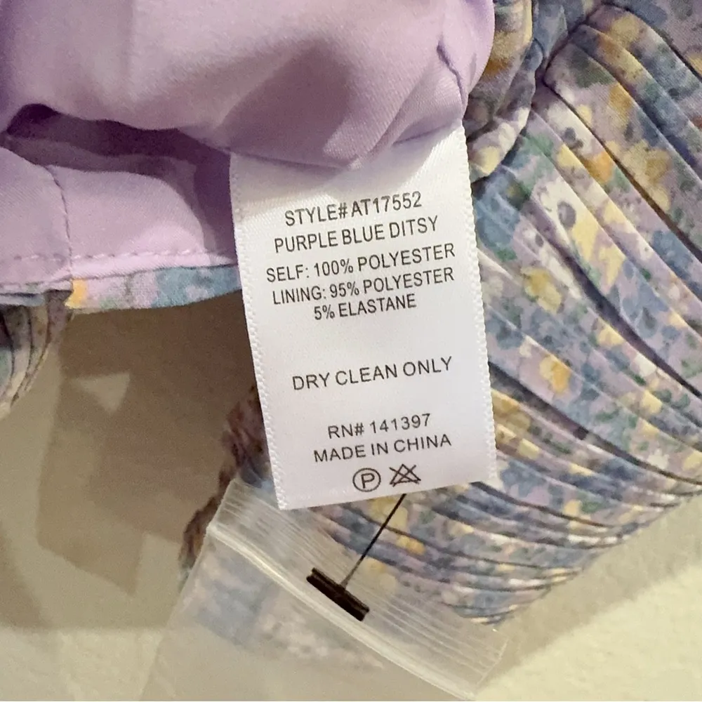 ASTR Smocked Back Sweetheart Neck Blouse Top in Purple Blue Ditsy Size Small NWT - Image 6