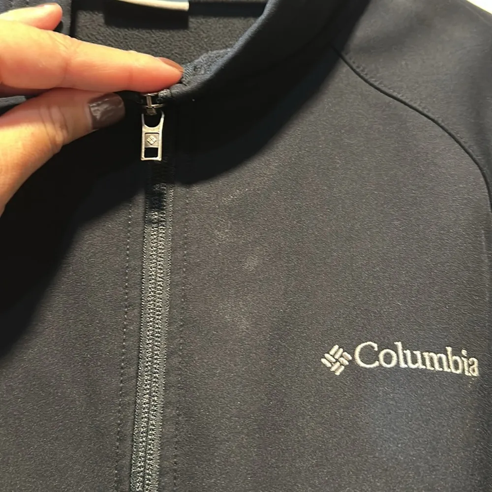 Columbia navy blue zip up softshell jacket with pockets size XL - Image 7