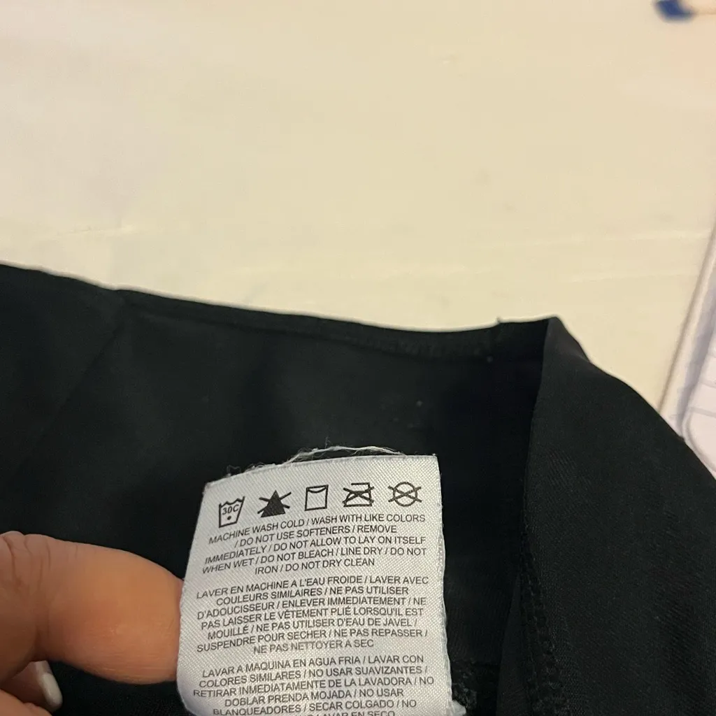 NIKE‎ DRI FIT (XS) CAPRI LEGGINGS BLACK PRE-OWNED - Image 5