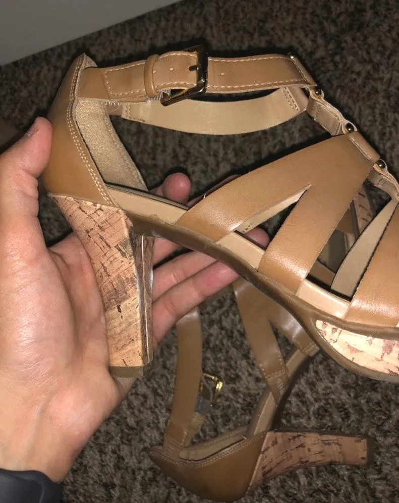High Heels Tan Size 9.5 - Image 4