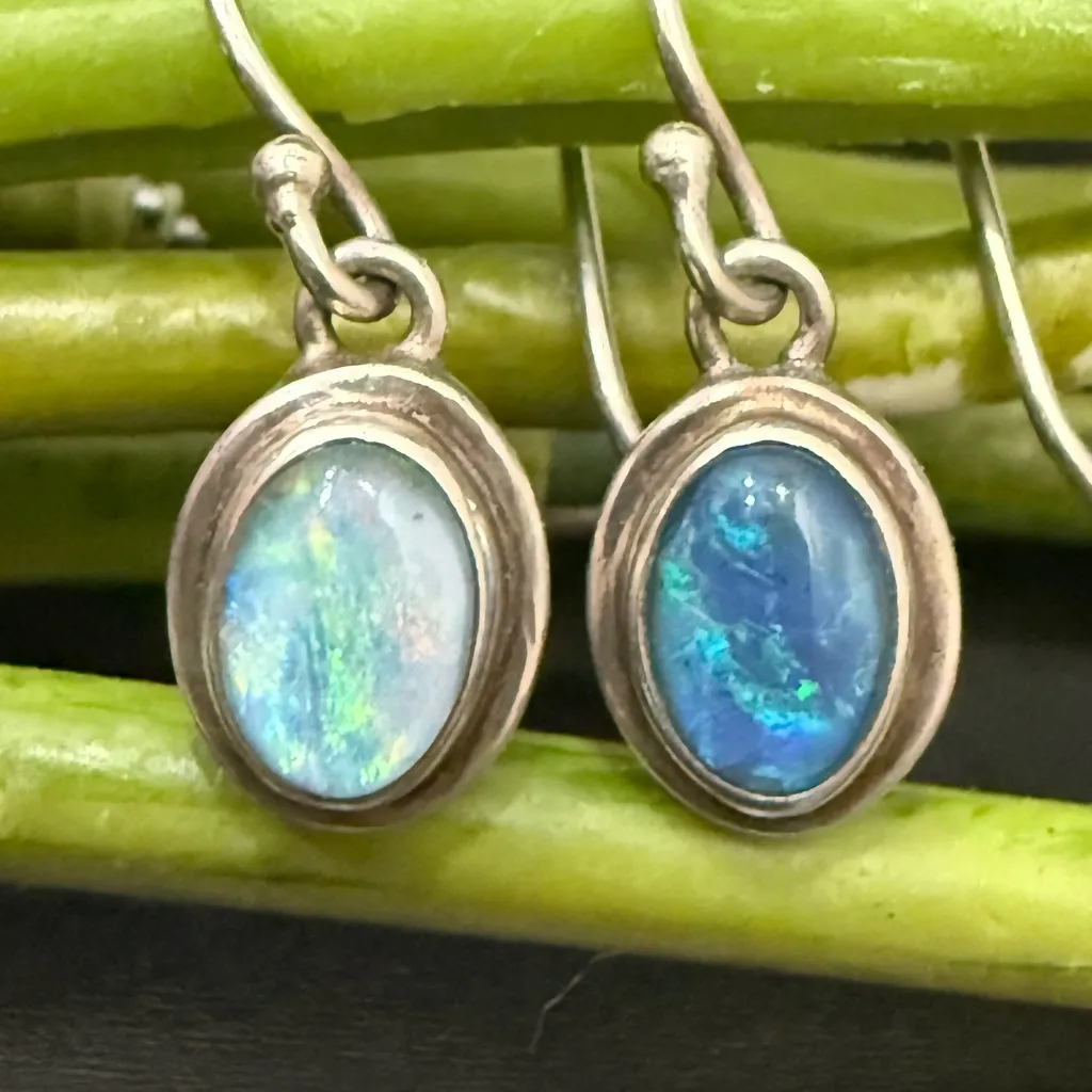 Vintage 925 Sterling Silver Dainty Blue Opal Dangling Drop Earrings 2.9g. - Image 3