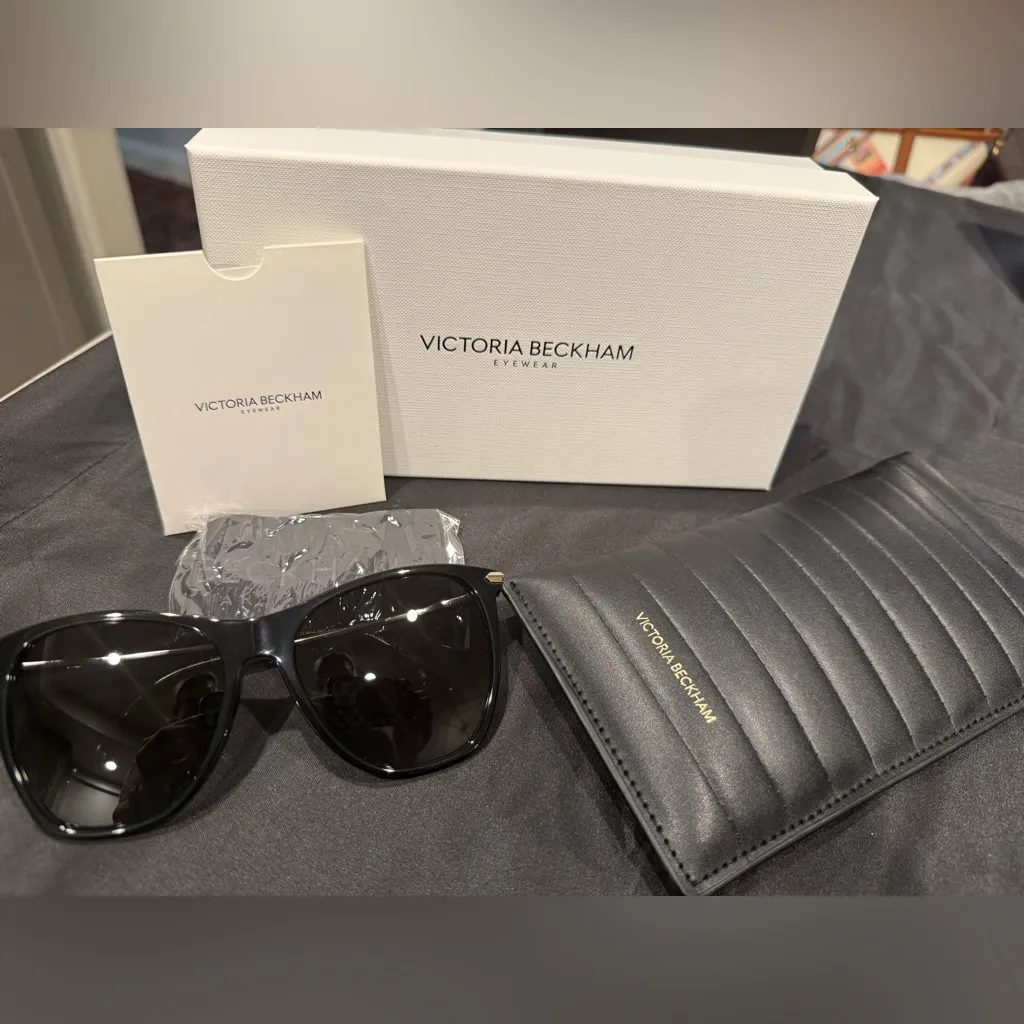Victoria Beckham VB636S Sunglasses Black with Silver Hardware FULL INCLUSION - Image 5