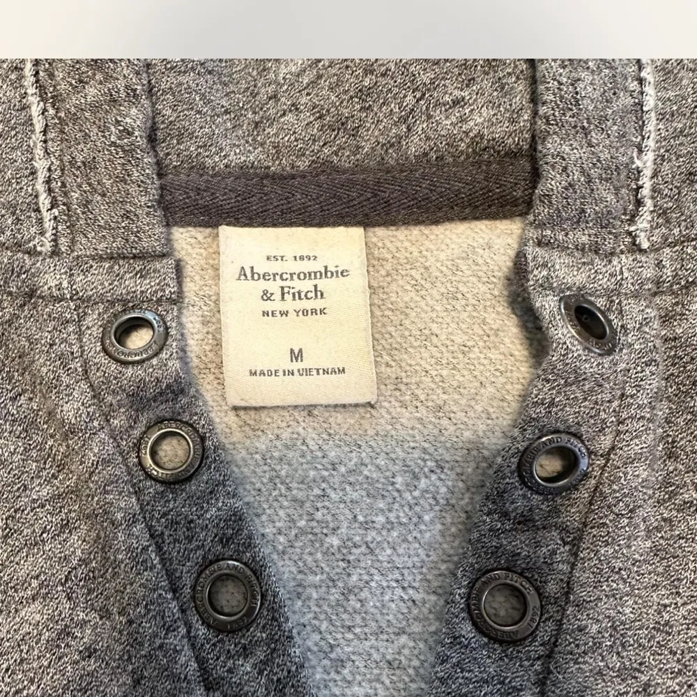 Abercrombie and Fitch Gray Hooded Sweatshirt - Image 3