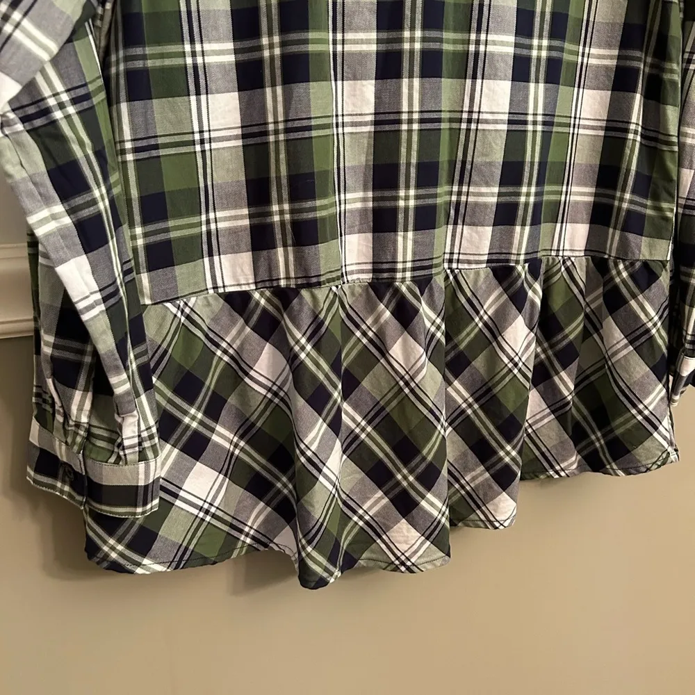 Joan Rivers Long Sleeve Green Blue White Plaid Shirt Back Ruffle Detail Medium - Image 9