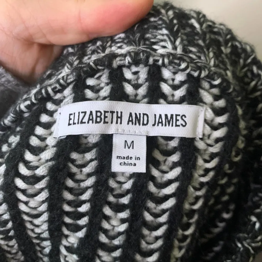 Elizabeth and James  Black and White Sweater Women's Medium - Image 3