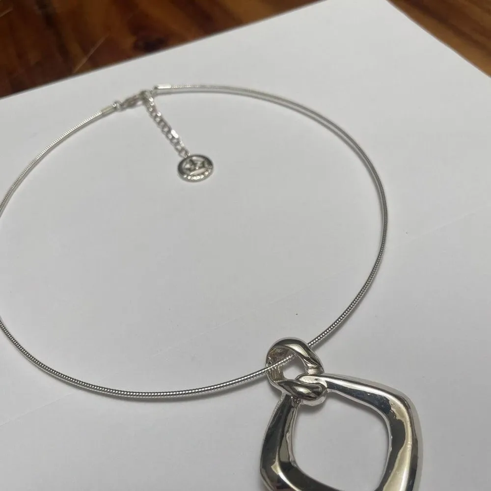 Women’s Signed Crown Trifari Silver Tone Necklace - Image 5