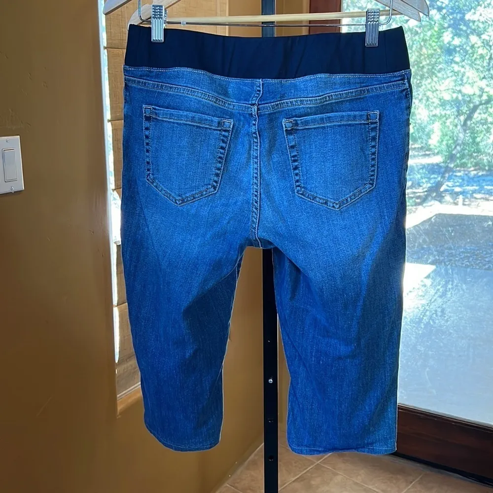 LIZ LANGE MATERNITY CROP JEANS SIZE 8 - Image 6