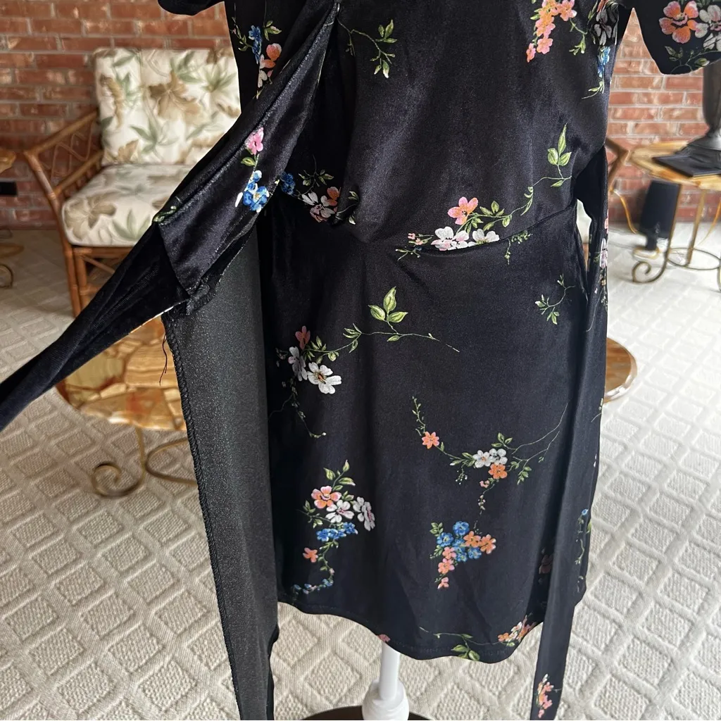Urban Outfitters Velvet Wrap Mini Dress Black Floral Short Sleeve S V-Neck Party - Image 14