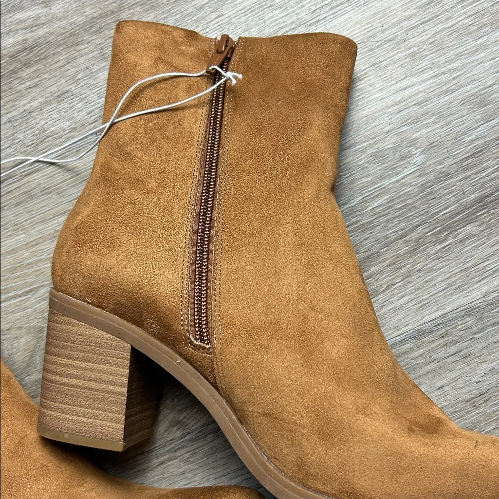 Universal Thread “Gayle” Western Faux-Suede Ankle Boots – Tan – Size 8.5 - Image 8