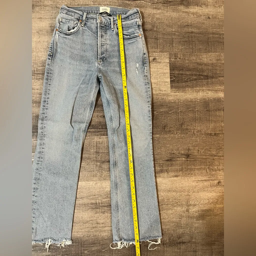 CITIZENS OF HUMANITY Isola Cropped Boot Cut Jeans in Blue Moon - Image 9