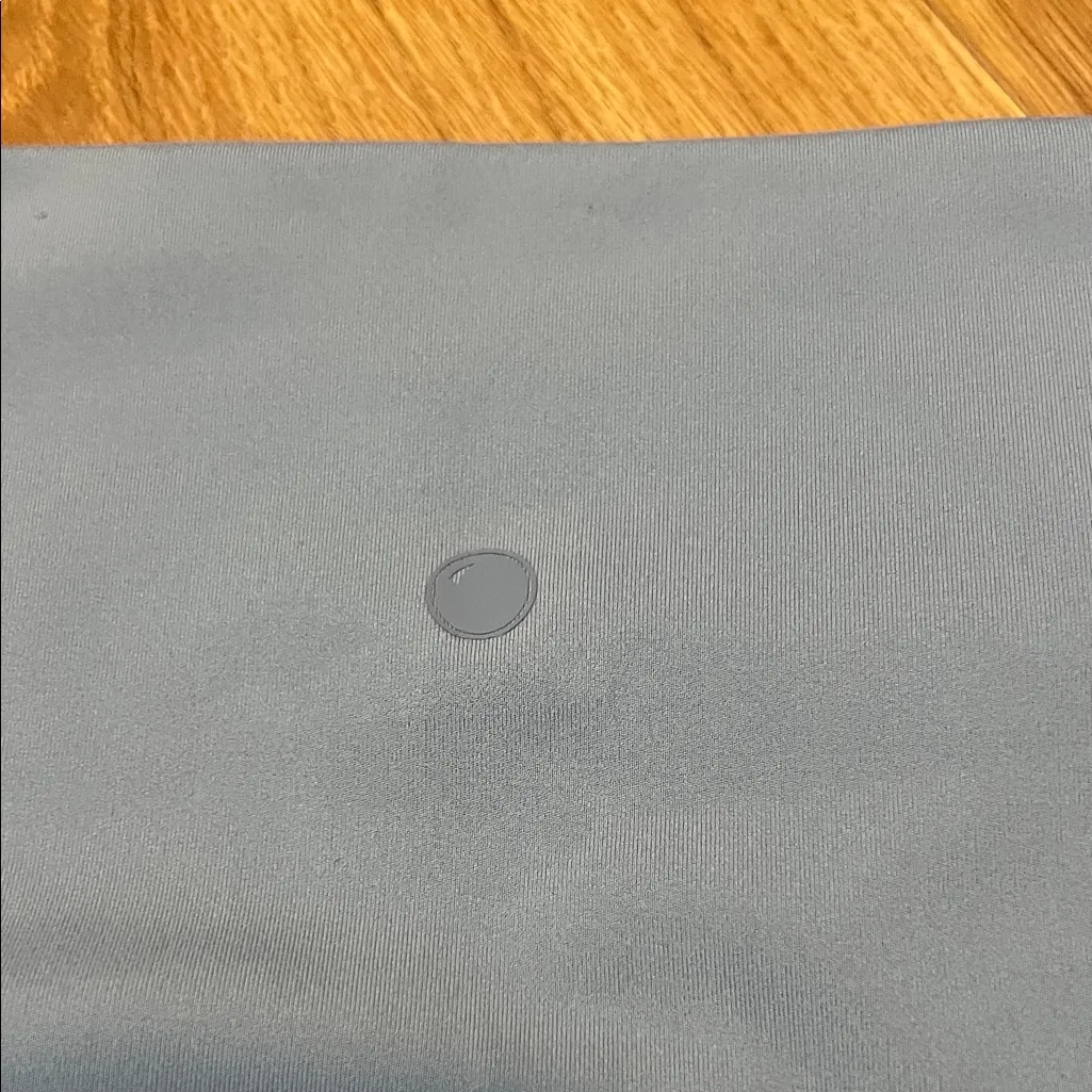 Yogalicious Women's Slate Blue Bike Shorts medium like new - Image 3