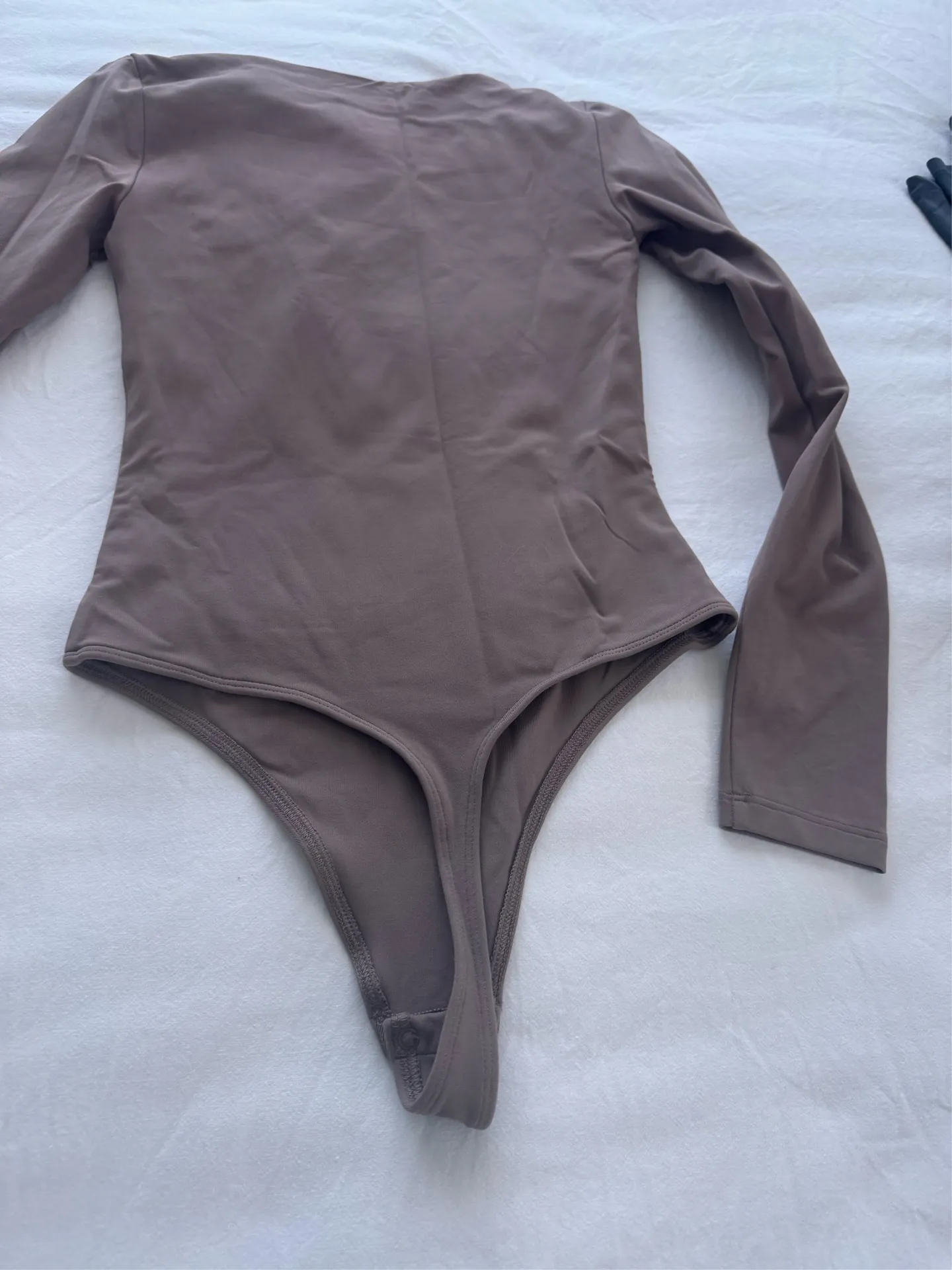 Aritzia Contour Babaton Bodysuit Long Sleeve - Image 4